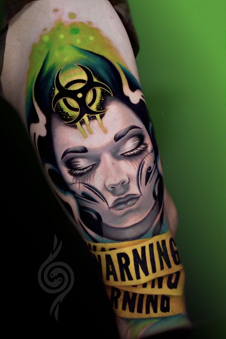 Neon Inferno – Girl, Skull & Gecko